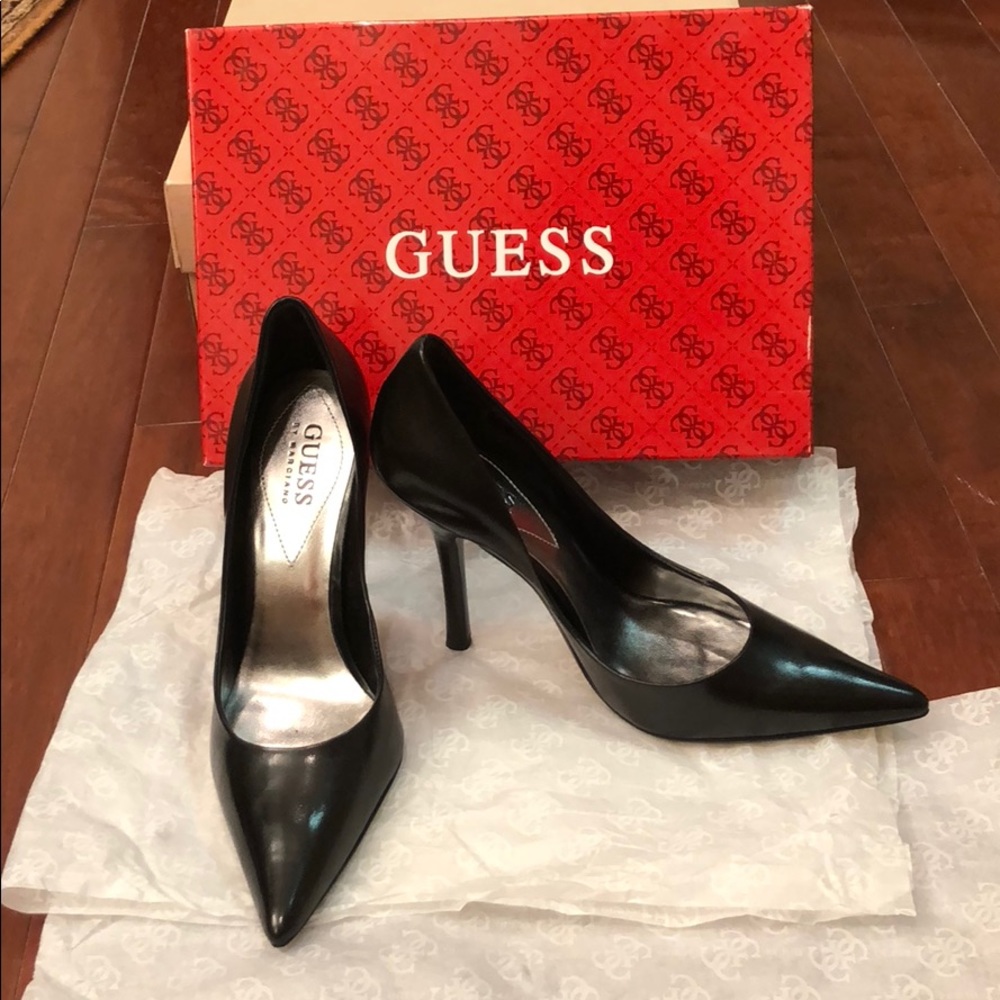 Guess black pumps size 6.